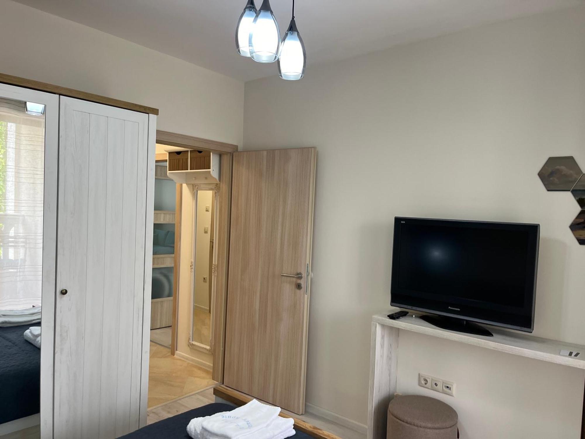 Elizi Summer House In Varna South Bay Beach Bagian luar foto